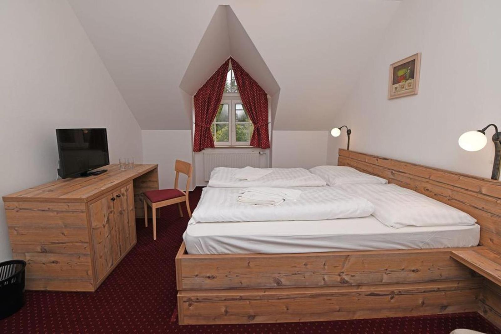 Hotel Konsel Ржічки Екстер'єр фото