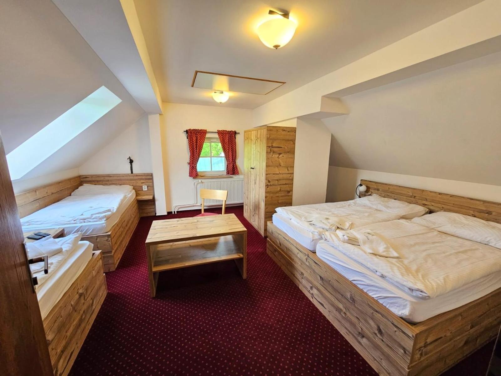 Hotel Konsel Ржічки Екстер'єр фото