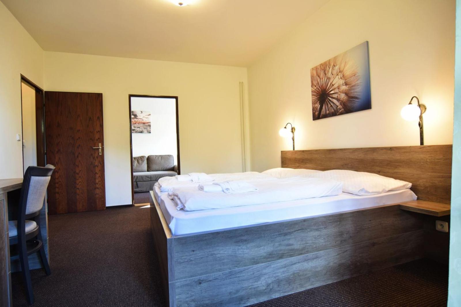 Hotel Konsel Ржічки Екстер'єр фото