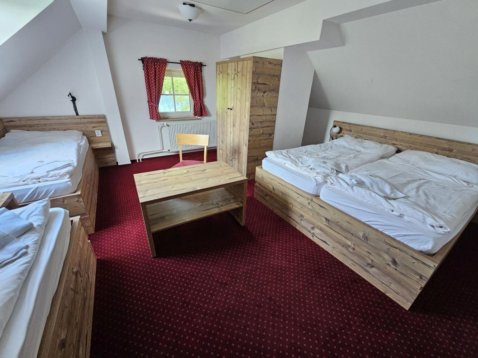 Hotel Konsel Ржічки Екстер'єр фото