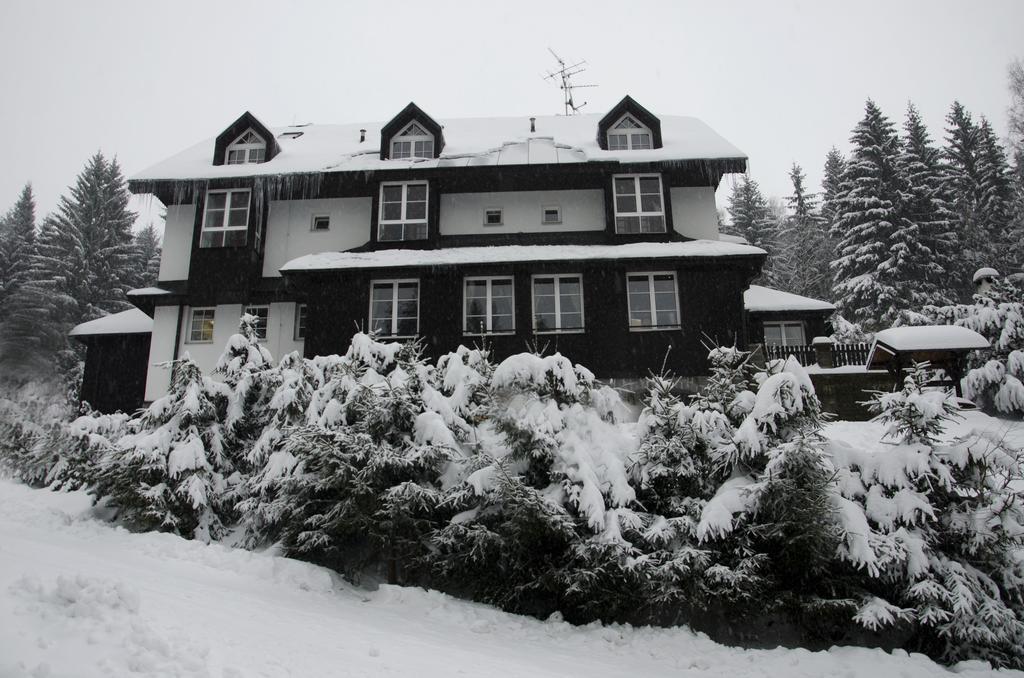 Hotel Konsel Ржічки Екстер'єр фото